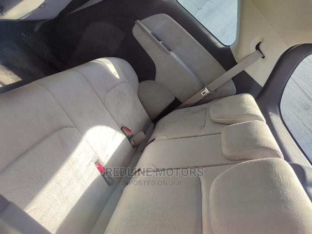 Pearl-Coated 2016 Honda Odyssey: Spacious and Stylish Minivan