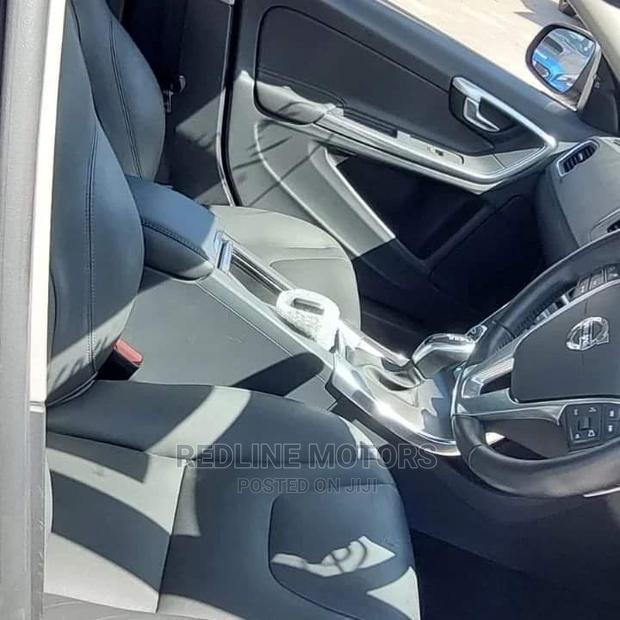 Black Volvo S60 T4 Base 2016 - Affordable Luxury