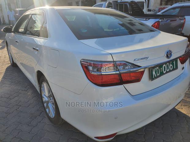 Off White 2017 Toyota Camry: Premium Sedan Available