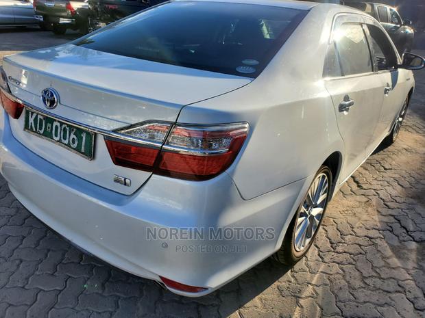 Off White 2017 Toyota Camry: Premium Sedan Available