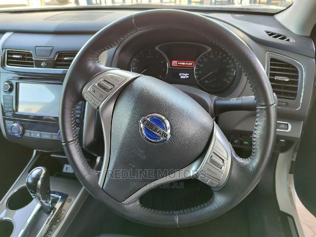 2016 Nissan Teana White: Stylish and Spacious Sedan Awaits