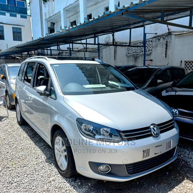 2016 Volkswagen Touran Silver - Versatile and Reliable SUV