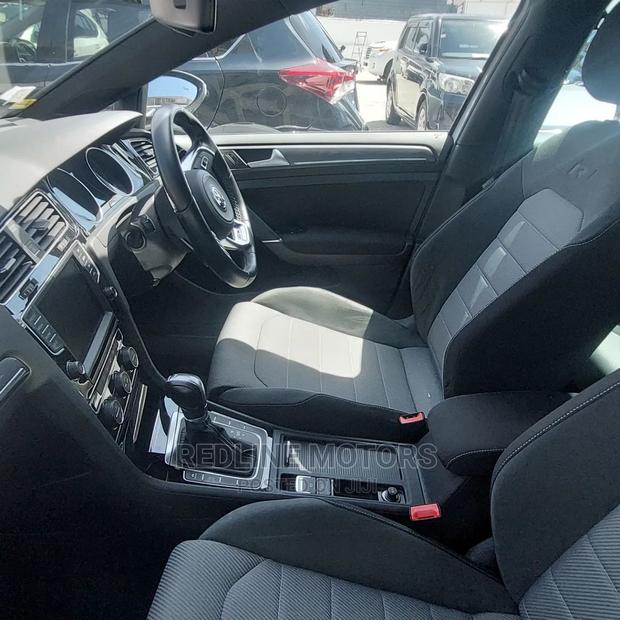 Pre-owned 2016 Volkswagen Golf Variant - White