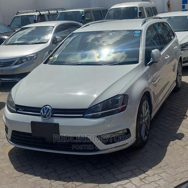 Pre-owned 2016 Volkswagen Golf Variant - White