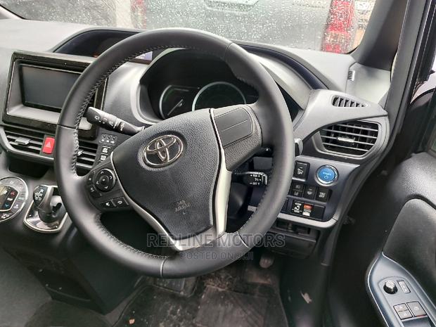Black Toyota Noah 1.8 7 Seater Hybrid 2016