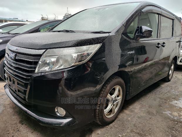 Black Toyota Noah 1.8 7 Seater Hybrid 2016