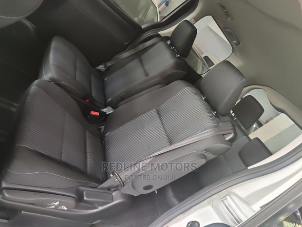 2016 Toyota Noah Pearl: Stylish and Practical Minivan