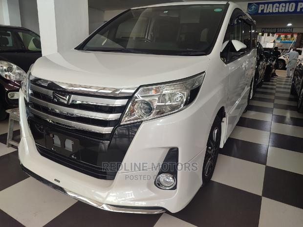 2016 Toyota Noah Pearl: Stylish and Practical Minivan