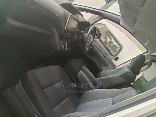 2016 Toyota Noah Pearl: Stylish and Practical Minivan