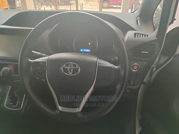 2016 Toyota Noah Pearl: Stylish and Practical Minivan