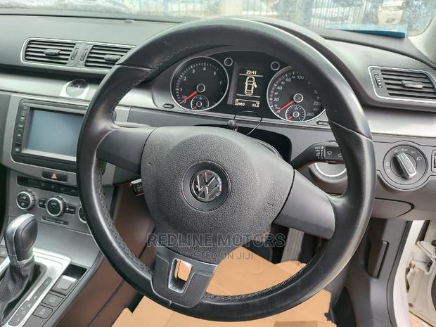 Volkswagen 2016 Passat - White, Efficient and Comfortable