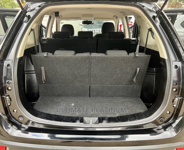 Black Mitsubishi Outlander 2016: Stylish and Spacious