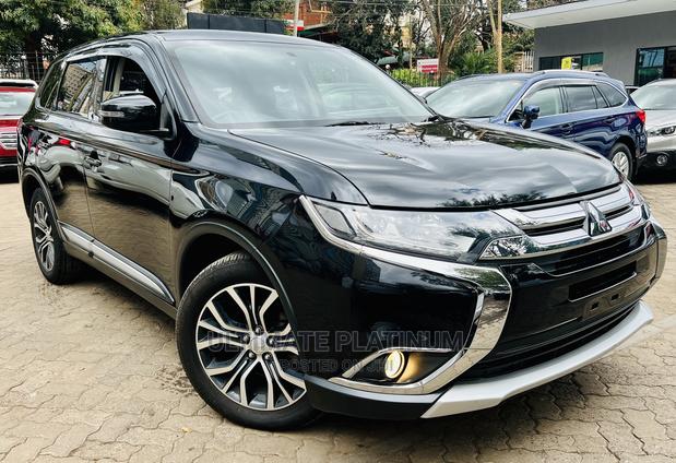 Black Mitsubishi Outlander 2016: Stylish and Spacious