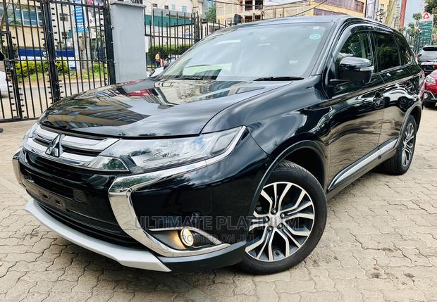 Black Mitsubishi Outlander 2016: Stylish and Spacious