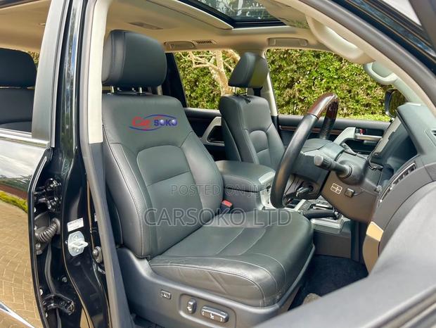 2016 Toyota Land Cruiser Black - Elevate Your Off-Road Experience