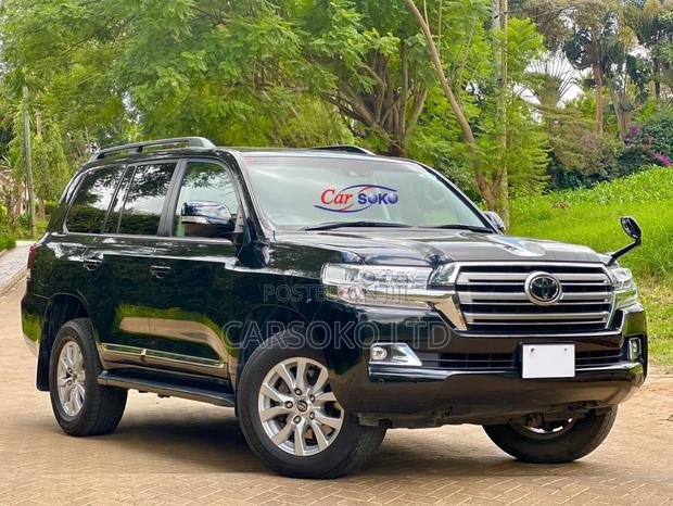 2016 Toyota Land Cruiser Black - Elevate Your Off-Road Experience
