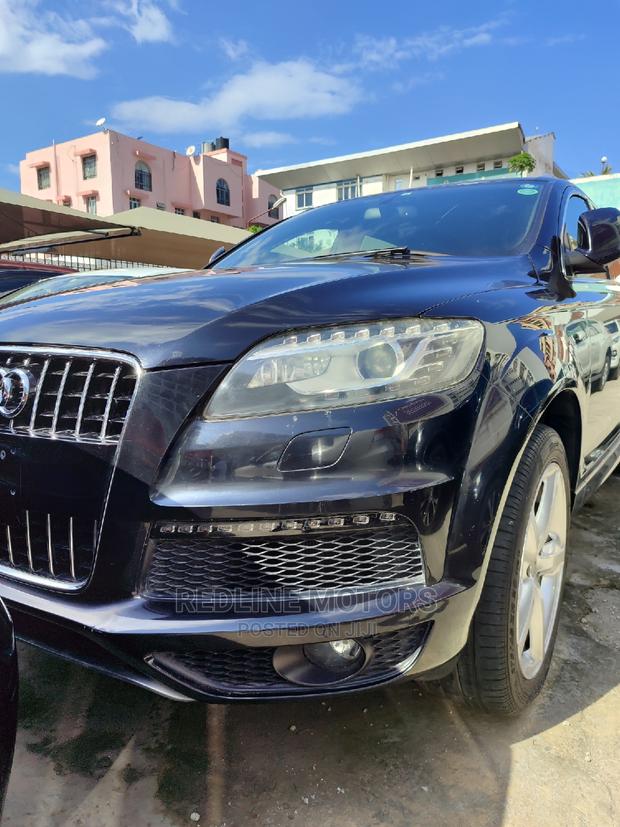 Matt Black Audi Q7 2016 - High-End SUV for Adventure Seekers