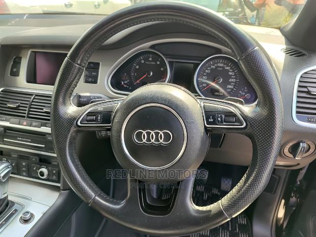 Matt Black Audi Q7 2016 - High-End SUV for Adventure Seekers
