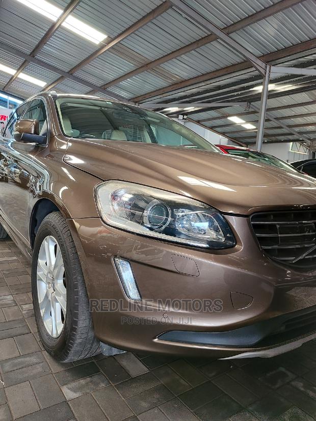 Brown Volvo XC60 T6 Drive-E AWD 2016