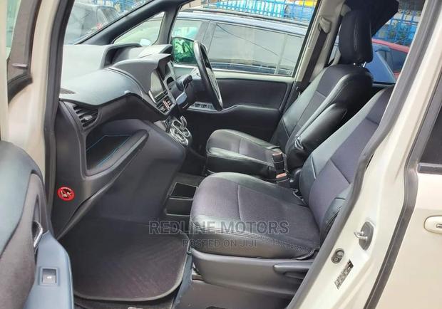 White 7 Seater Toyota Noah 1.8 FWD Hybrid 2016