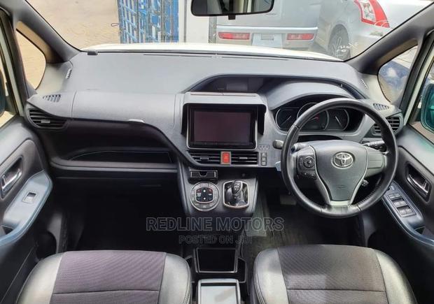 White 7 Seater Toyota Noah 1.8 FWD Hybrid 2016