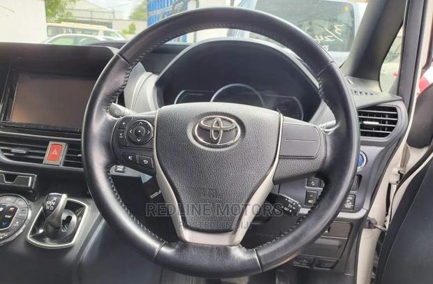 White 7 Seater Toyota Noah 1.8 FWD Hybrid 2016