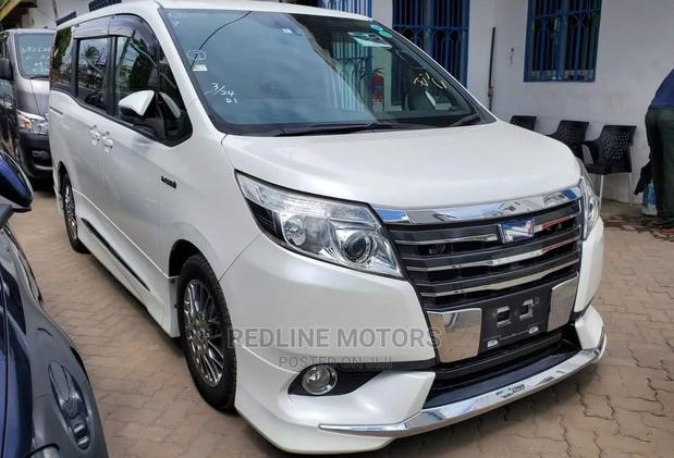 White 7 Seater Toyota Noah 1.8 FWD Hybrid 2016