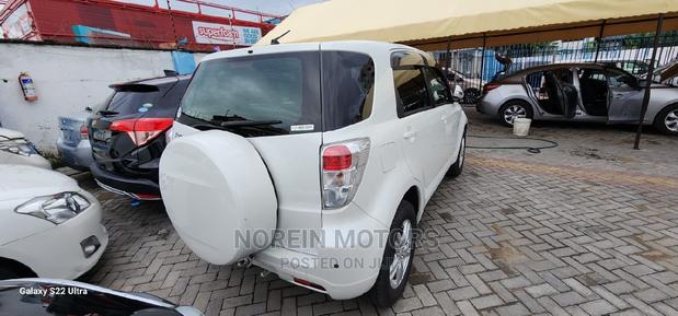 White 2017 Land Cruiser Prado Toyota: Unmatched Off-Road Performance