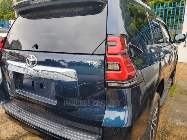 Discover 2018 Toyota Land Cruiser Prado Blue: Versatile and Stylish