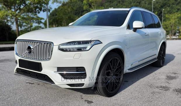 2017 Volvo XC90 in White: Stylish and Spacious SUV