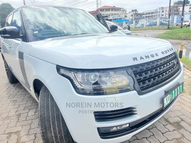 2017 Land Rover Range Rover Vogue Off-White: Premium Luxury SUV