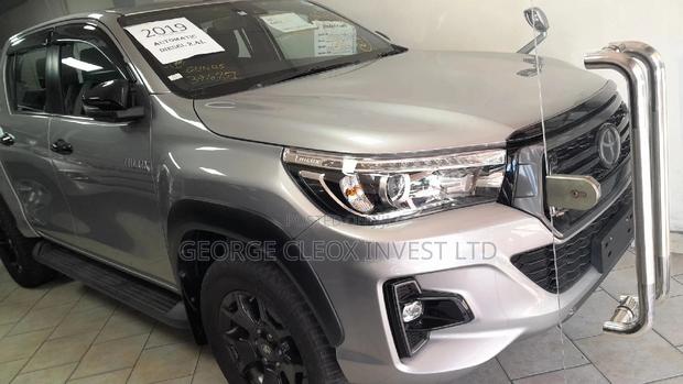 Toyota Hilux 2019 Silver