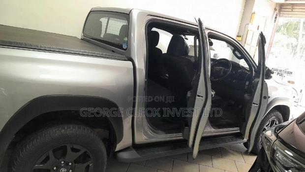 Toyota Hilux 2019 Silver