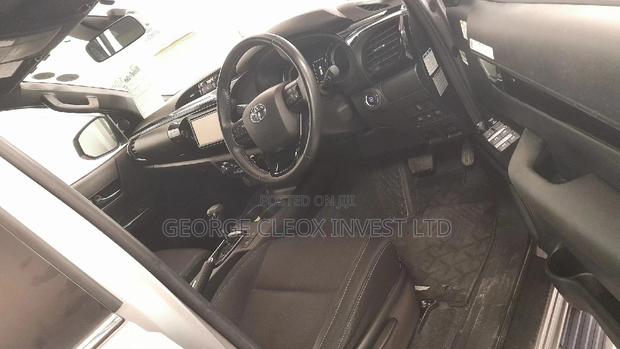Toyota Hilux 2019 Silver