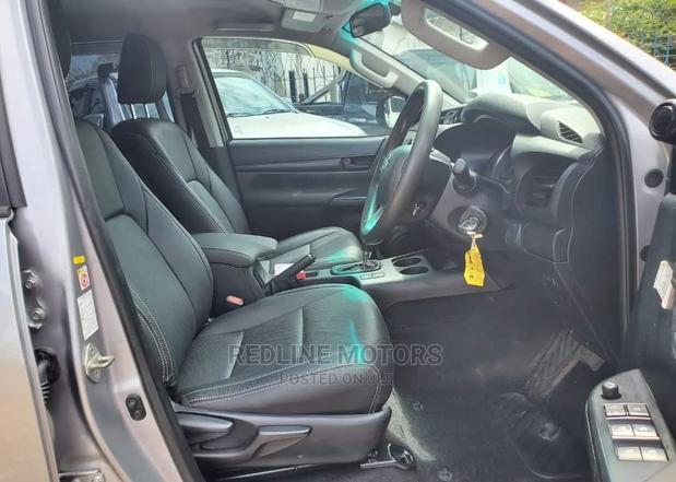2016 Toyota Hilux Silver - Top-of-the-Line Pick