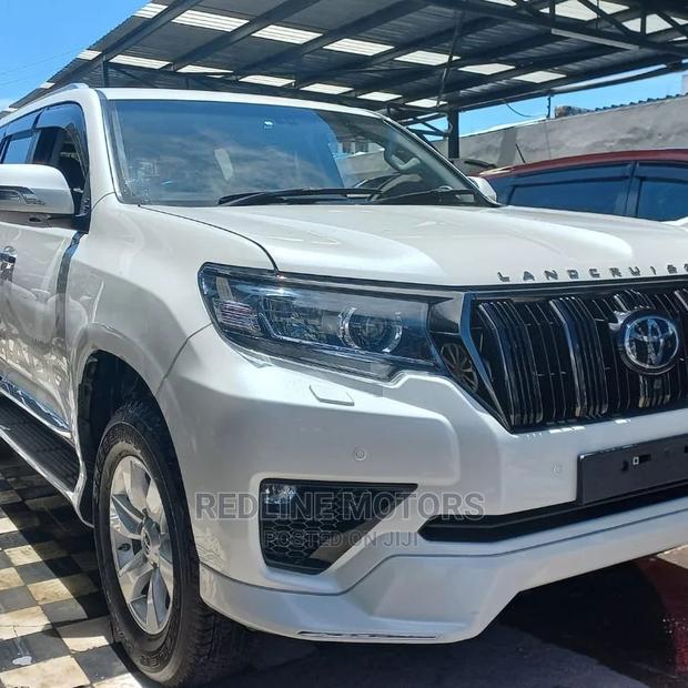 White 2017 Toyota Land Cruiser Prado 2.8D - Powerful and Stylish
