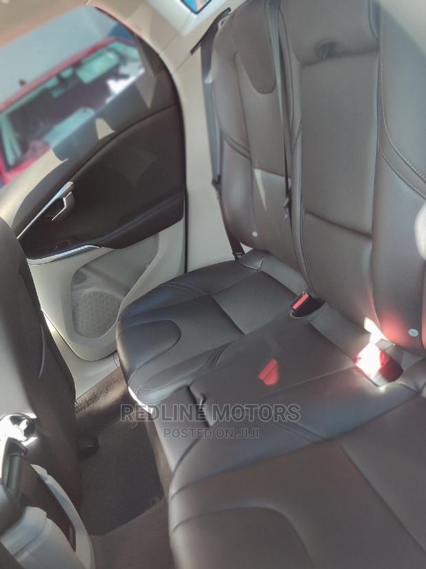 2016 Volvo V40 Blue - Compact Luxury with Style and Efficiency