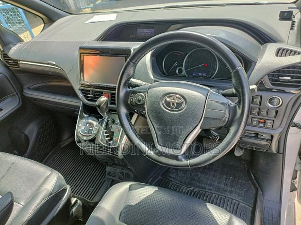 Toyota Esquire 2016 White