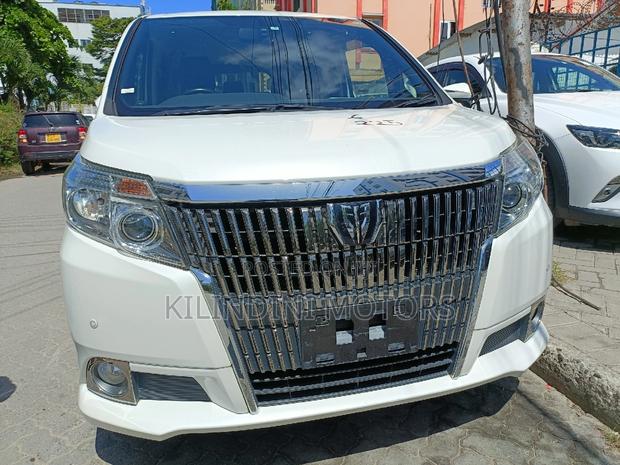 Toyota Esquire 2016 White