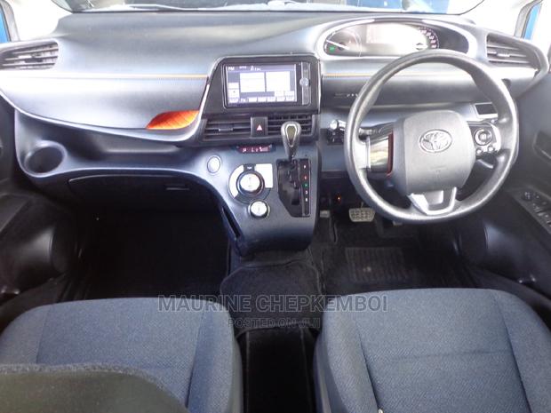 Toyota Sienta 1.5 Hybrid FWD 2016 Blue