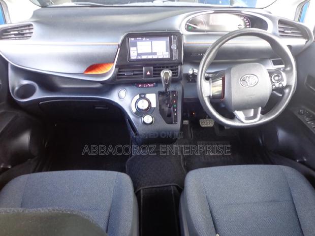 Toyota Sienta 1.5 Hybrid FWD 2016 Blue
