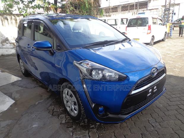 Toyota Sienta 1.5 Hybrid FWD 2016 Blue