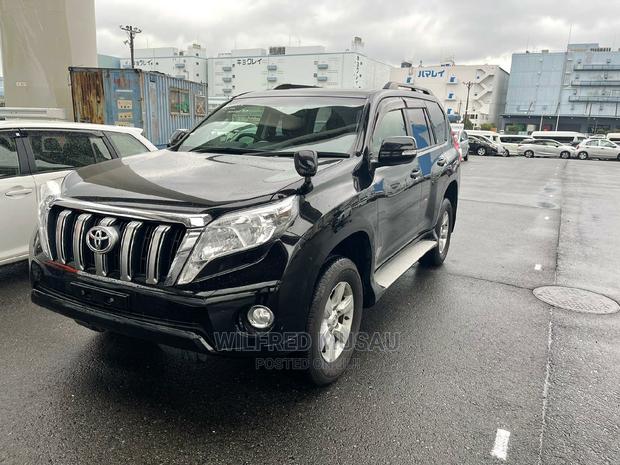 Black 2016 Toyota Land Cruiser Prado: High-Performance SUV - Perfect for Urban and Off-Road Driving