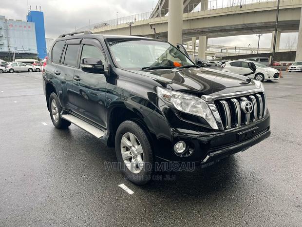 Black 2016 Toyota Land Cruiser Prado: High-Performance SUV - Perfect for Urban and Off-Road Driving