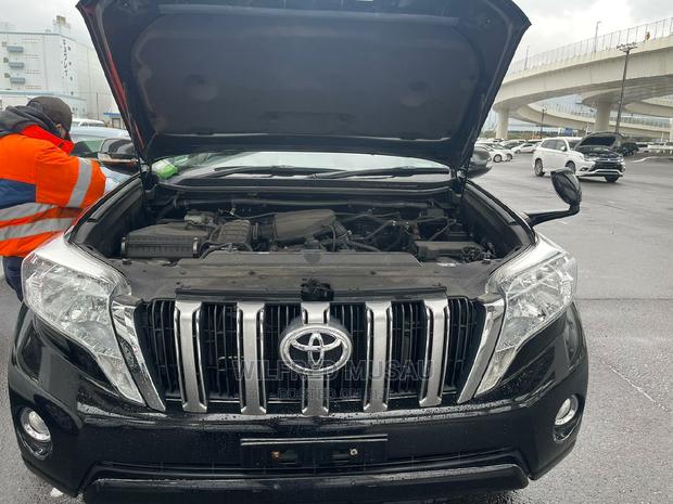 Black 2016 Toyota Land Cruiser Prado: High-Performance SUV - Perfect for Urban and Off-Road Driving