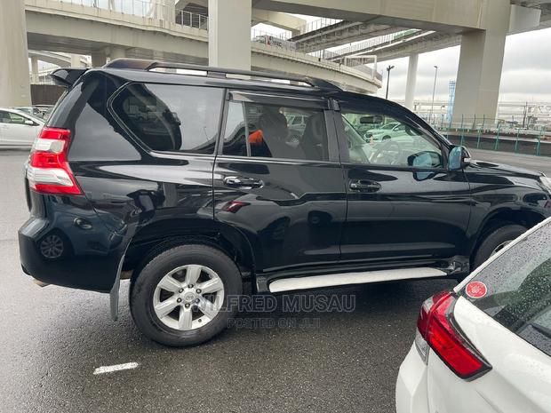 Black 2016 Toyota Land Cruiser Prado: High-Performance SUV - Perfect for Urban and Off-Road Driving