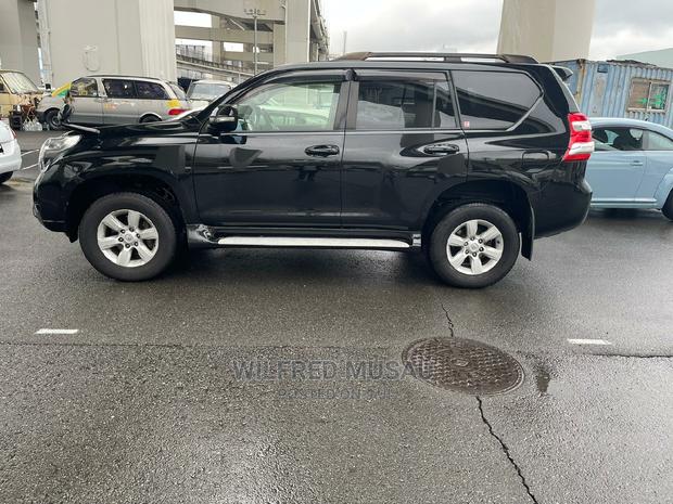 Black 2016 Toyota Land Cruiser Prado: High-Performance SUV - Perfect for Urban and Off-Road Driving