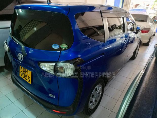 Toyota Sienta 1.5 FWD 2015 Blue