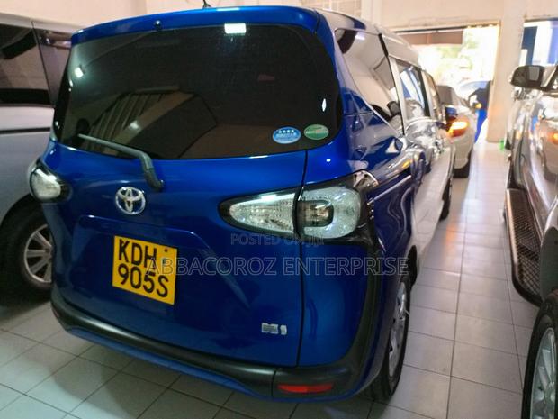 Toyota Sienta 1.5 FWD 2015 Blue