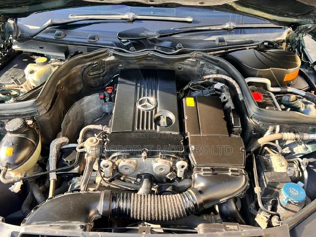 Stunning 2009 Mercedes-Benz C200 Blue: A Must-Have Sedan